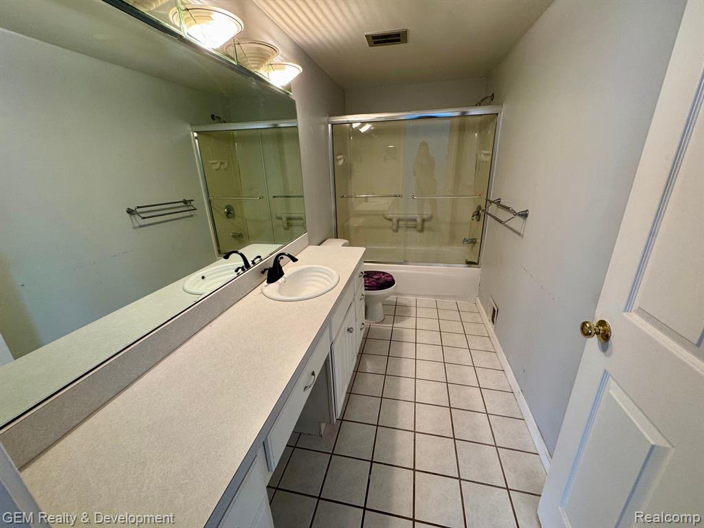 39535 VILLAGE WOOD Road, Novi, MI — Photo 14