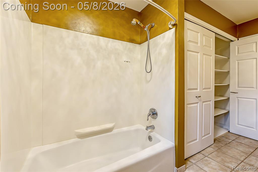 7584 Brookview Court, Brighton, MI 48116 — Photo 25