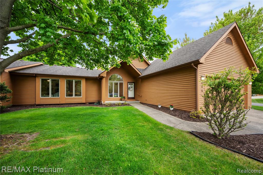 222 Glenwood Avenue, Fenton, MI 48430 — front exterior