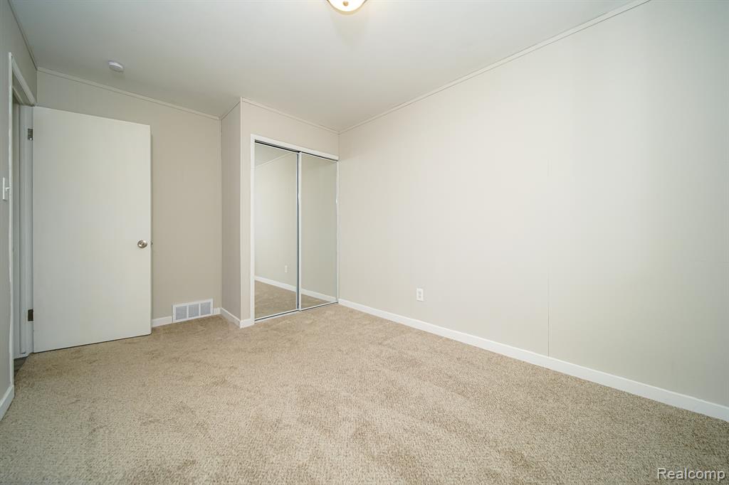 30644 HAYES Road, Roseville, MI 48066 — Photo 41