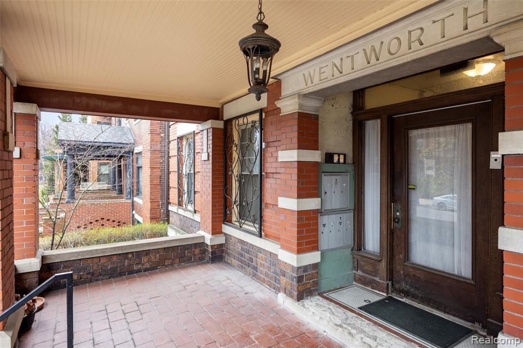 469 W Willis Street - Photo 2