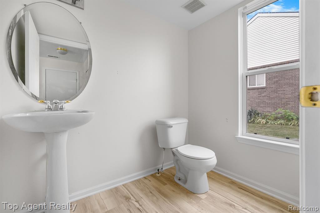 42117 CAMDEN Road, Belleville, MI 48111 — Photo 31