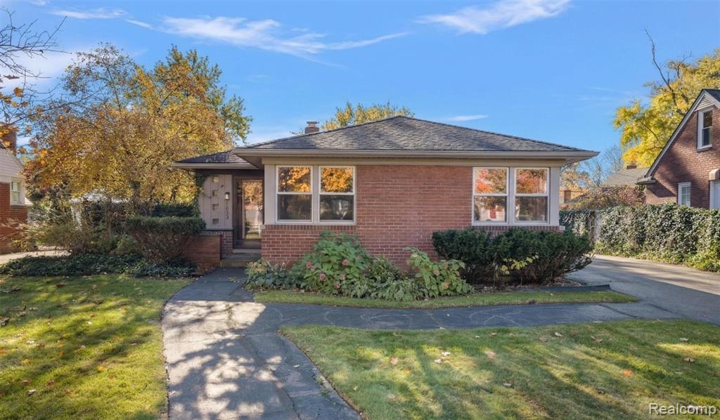 2100 SE Wealthy Street, East Grand Rapids, MI, 49506