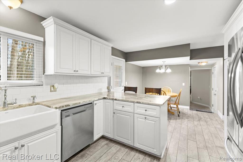 52048 Brentwood Drive, Shelby Twp, MI 48316 — Photo 22