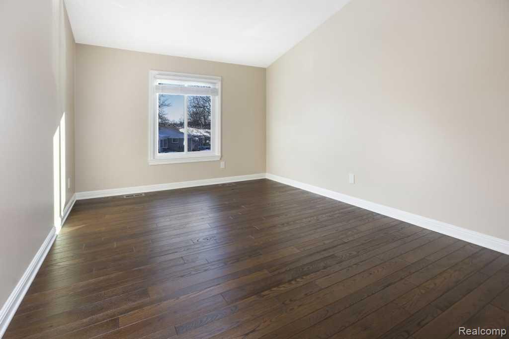 50234 Helfer Boulevard, Wixom, MI 48393 — Photo 14