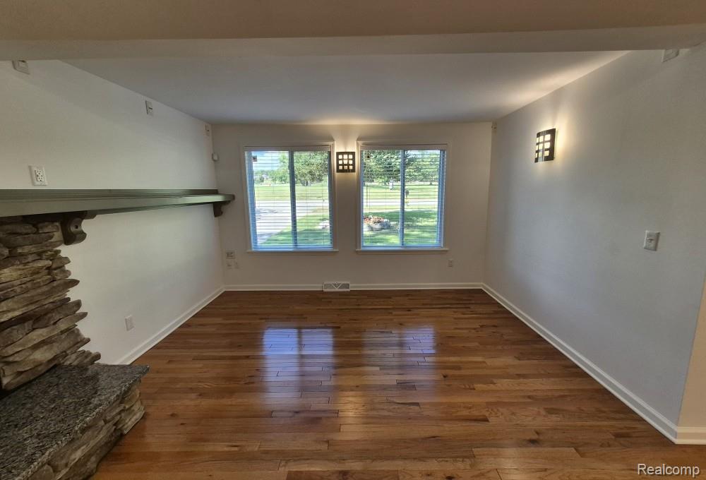 7377 Cooley Lake Road, West Bloomfield, MI 48324 — Photo 29