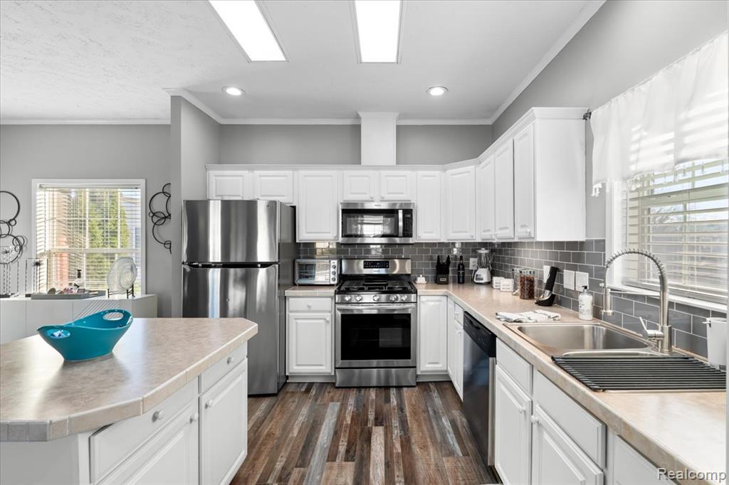 11201 Woodchester Court, South Lyon, MI 48178 — Photo 15