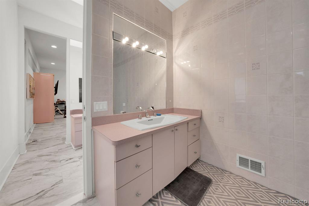 1744 Heron Ridge Drive, Bloomfield Hills, MI, 48302