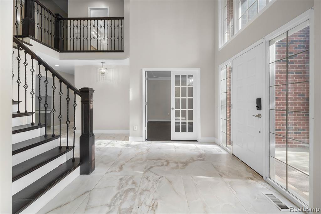7386 Woodlore Drive, West Bloomfield, MI 48323 — Photo 7