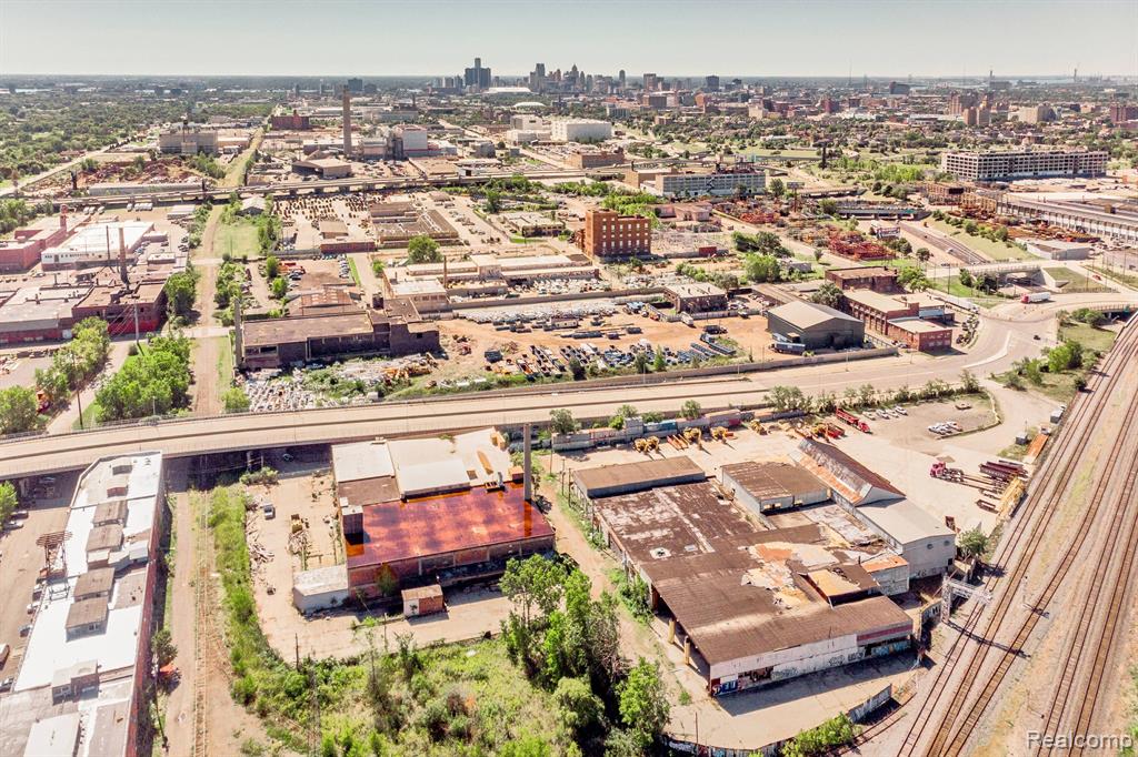 2600 E Grand Boulevard - Photo 5