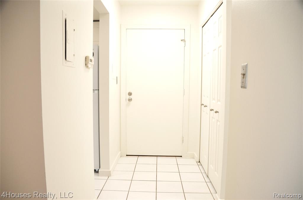 737 E Fox Hills Drive, 180, Bloomfield Hills, MI 48304 — Photo 11