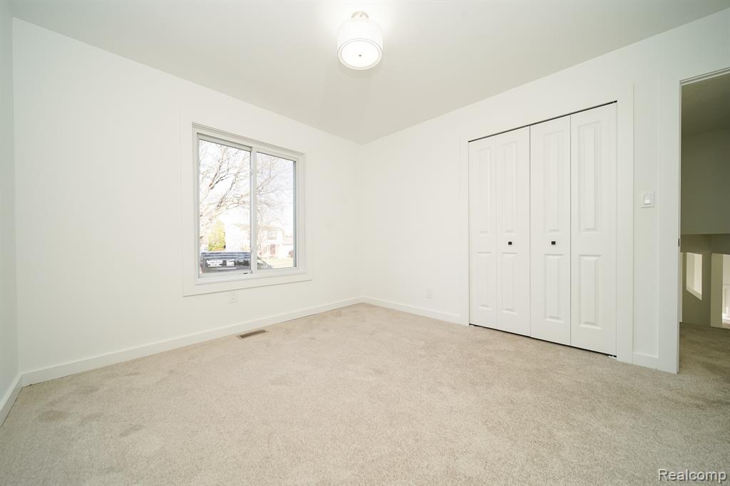 4060 Franklin Park Drive, Sterling Heights, MI 48310 — Photo 32