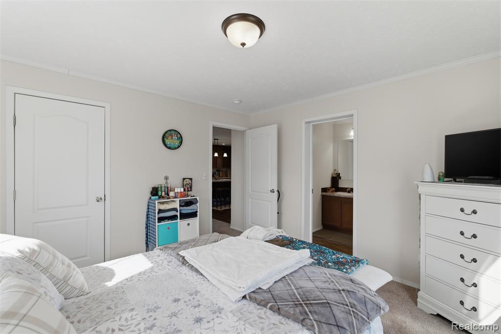 1935 Juneau Court, Hartland, MI 48353 — Photo 12