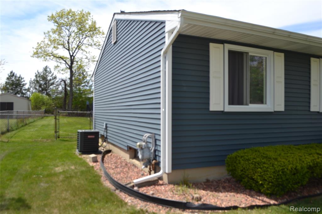 5448 FAIRVIEW Drive, Grand Blanc, MI 48439 — Photo 30