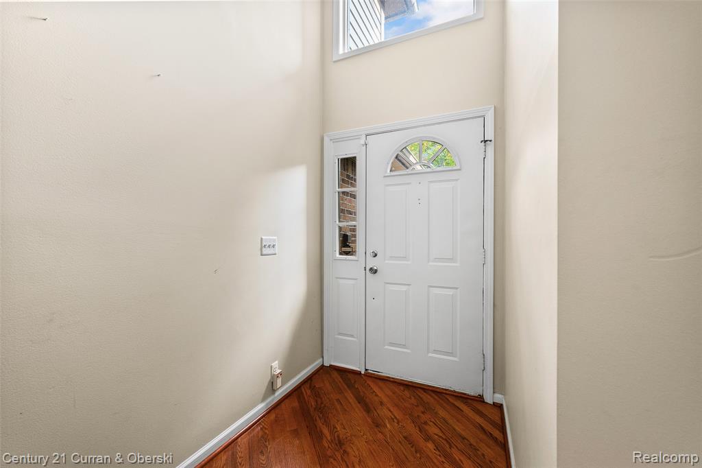 5237 Royal Vale Lane, Dearborn, MI 48126 — Photo 3