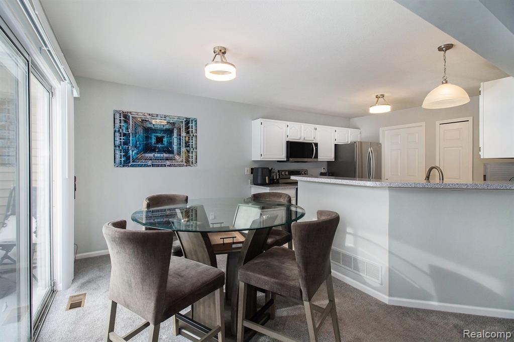 4604 WILLOW VIEW Court, 22, Howell, MI 48843 — Photo 8