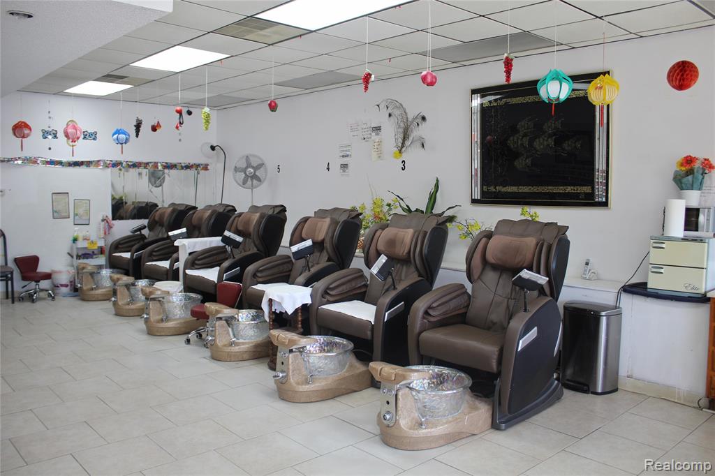 18240 W 7 Mile Road w seven mile, Detroit, MI 48219 — Photo 2