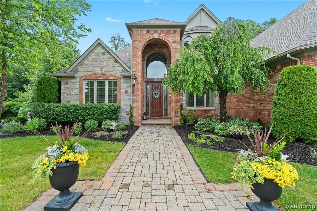 10734 Stoney Point Drive, South Lyon, MI 48178 — Photo 2