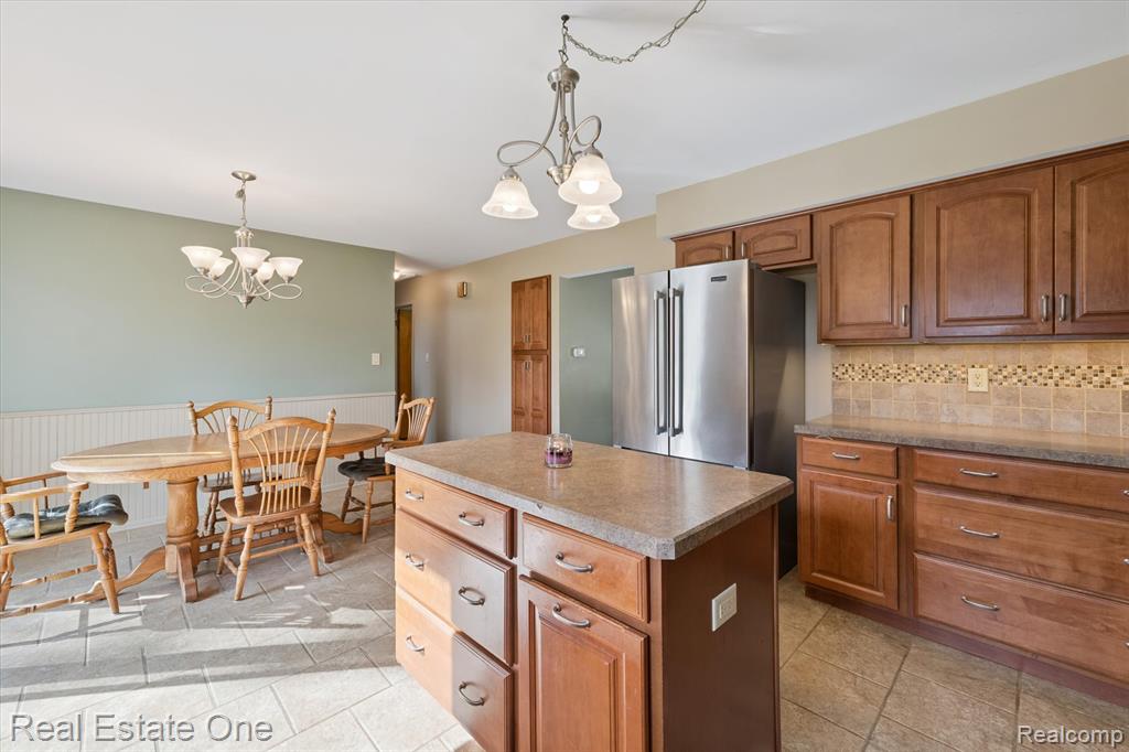 2436 Woodlawn Street, Wolverine Lake, MI 48390 — Photo 9