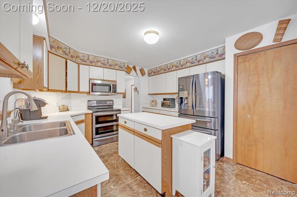 6845 Serenity Drive, Troy, MI 48098 — Photo 14