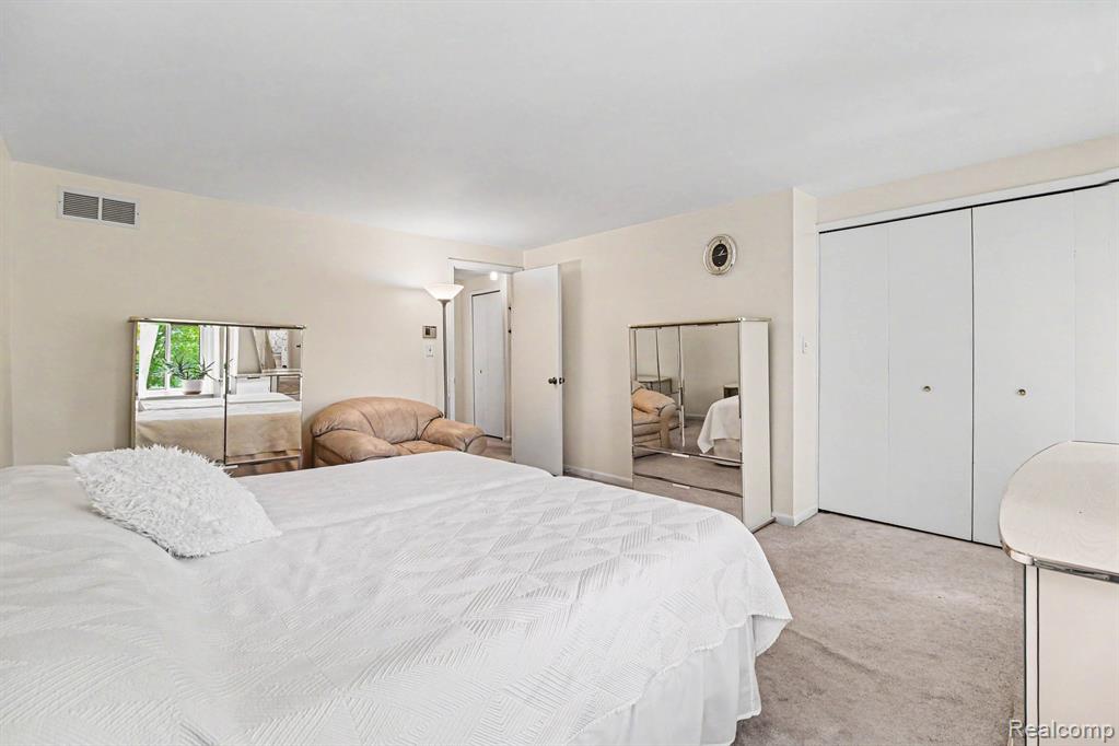 3120 N Summers Road N, Keego Harbor, MI 48320 — Photo 9