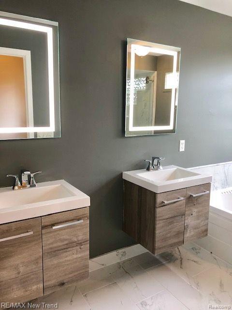 5118 SIMPSON LAKE Road, West Bloomfield, MI 48323 — Photo 9