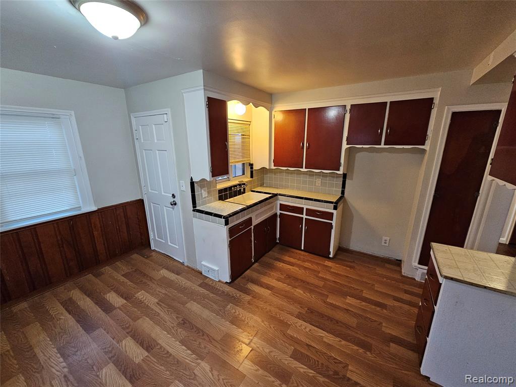 5915 LODEWYCK Street, Detroit, MI 48224 — Photo 8