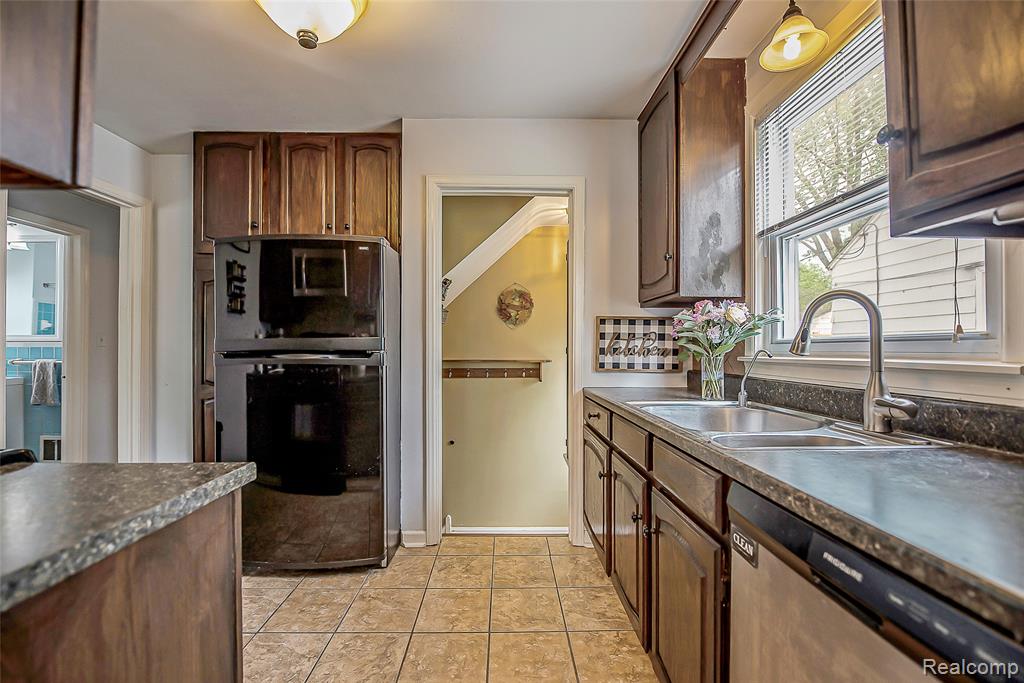 417 Helene Avenue, Royal Oak, MI 48067 — Photo 13
