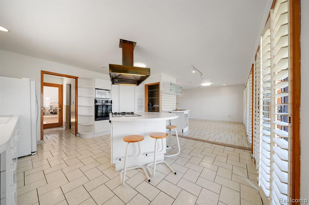 935 Stratton Drive, Waterford, MI 48328 — Photo 8