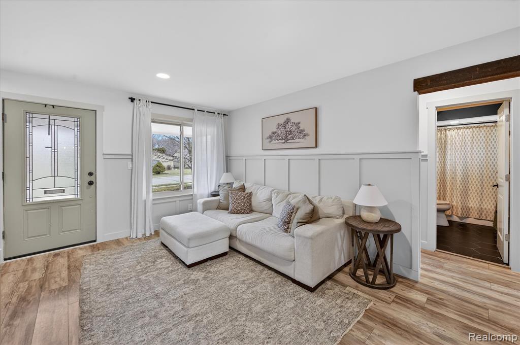 933 Abbey Lane, Milford, MI 48381 — Photo 4