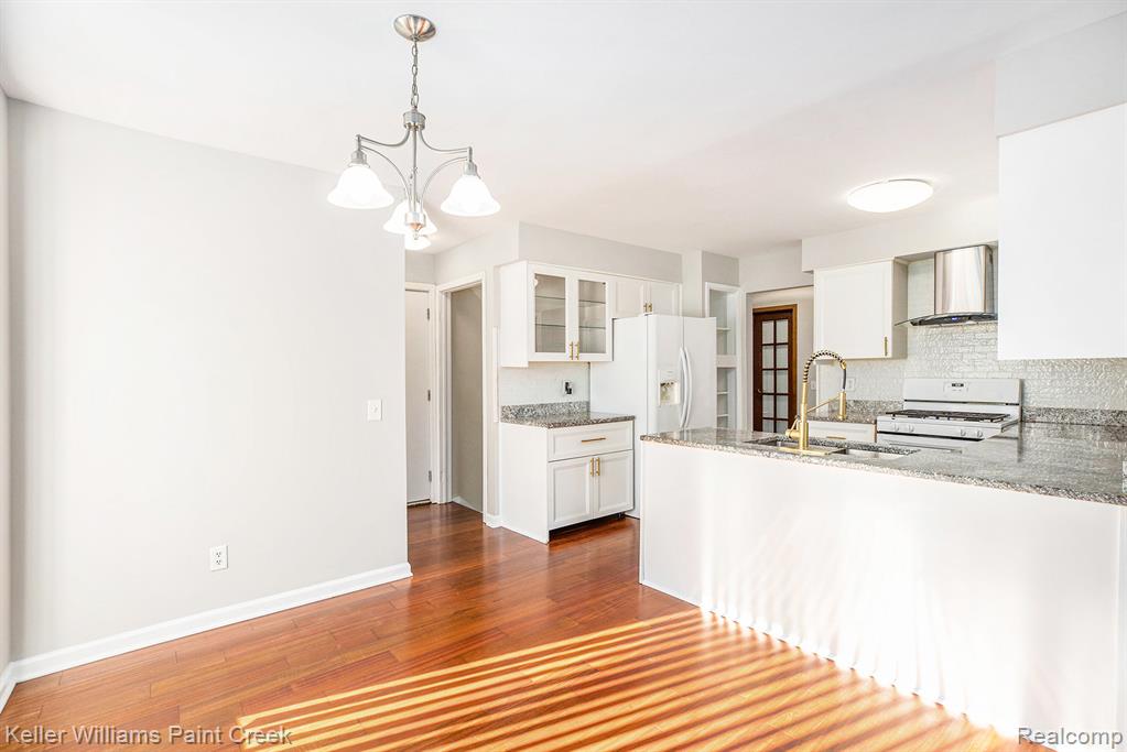 5055 Scarsdale Drive, Sterling Heights, MI 48310 — Photo 8