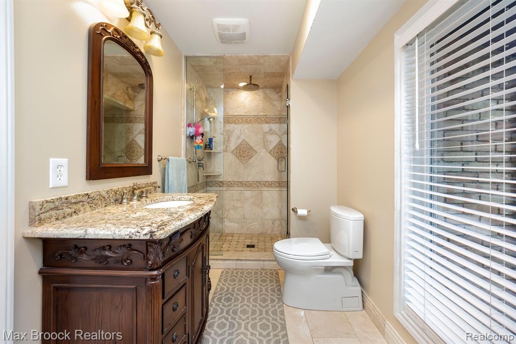 4619 MAURA Lane, West Bloomfield, MI 48323 — Photo 31