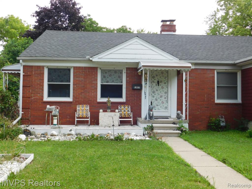 18925 Roscommon Street, Harper Woods, MI 48225