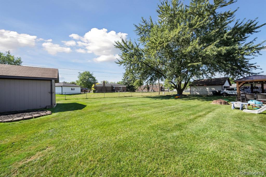 40166 Kristen Drive, Sterling Heights, MI 48310 — Photo 42