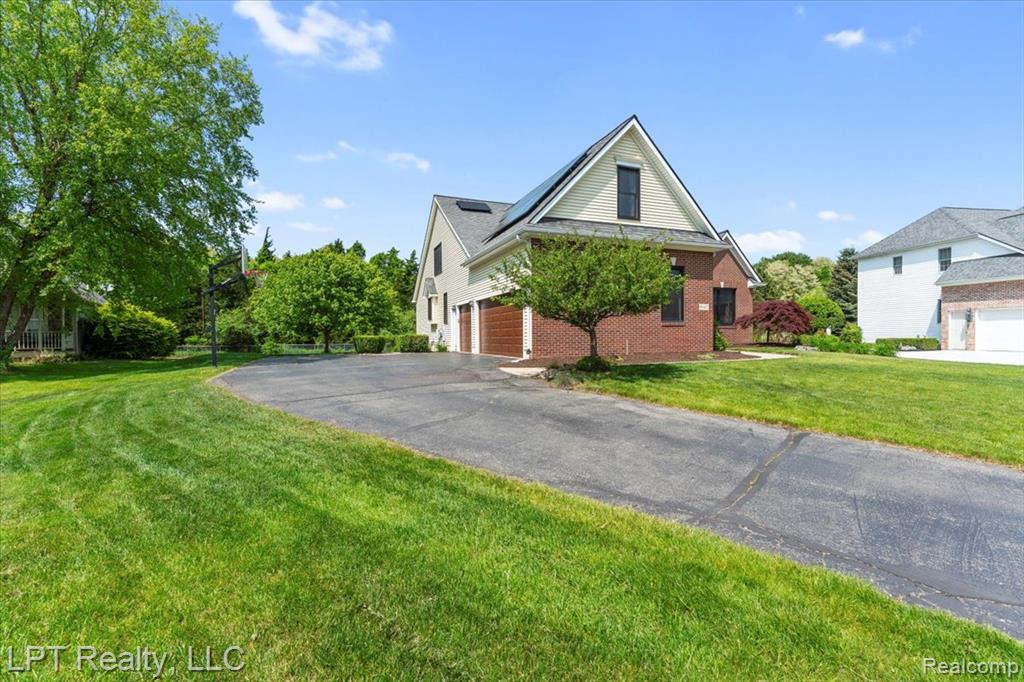 8617 Bonaventure Drive, Brighton, MI 48116 — Photo 2