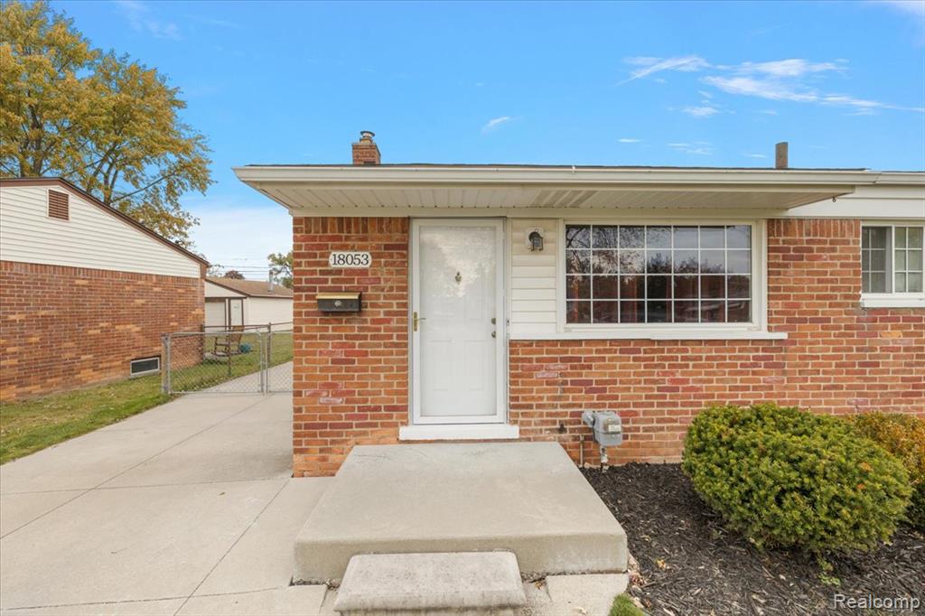18053 S Wind Drive, Fraser, MI 48026 — Photo 4