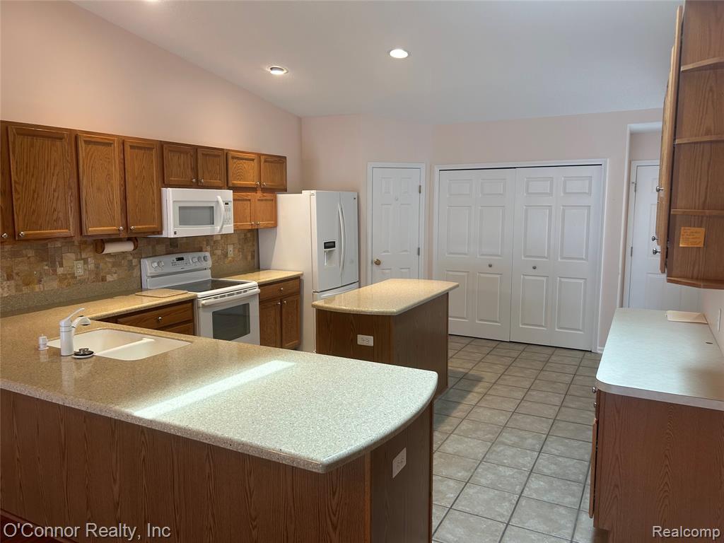 830 Crystal Lane, Marysville, MI 48040 — Photo 5