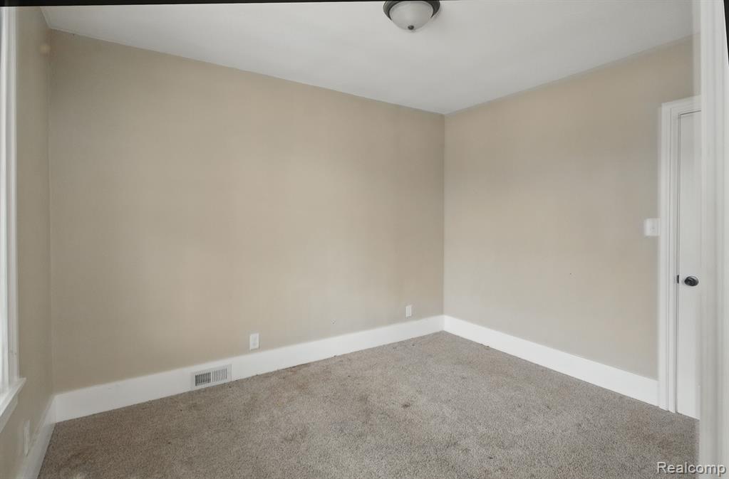 880 WHITE Avenue, Lincoln Park, MI 48146 — Photo 34