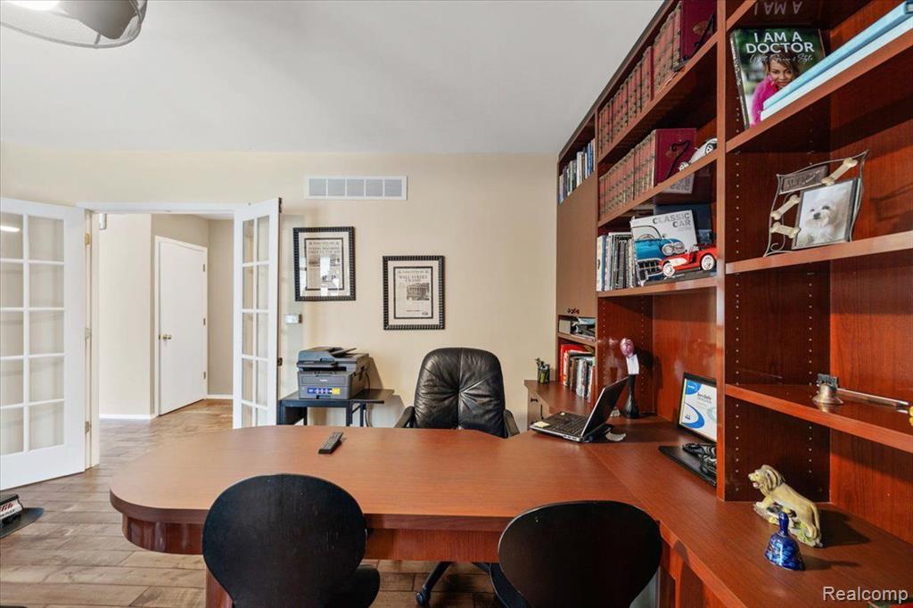 6988 LAKEMONT Circle, West Bloomfield, MI 48323 — Photo 24