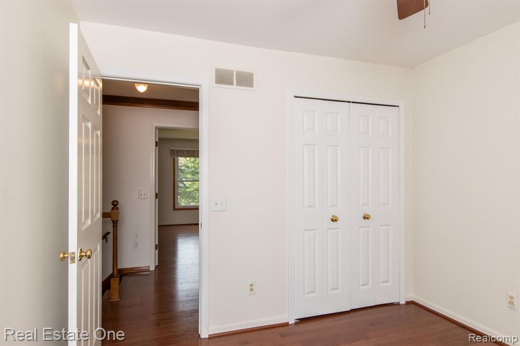 5201 CROWFOOT Drive, Troy, MI 48085 — Photo 36