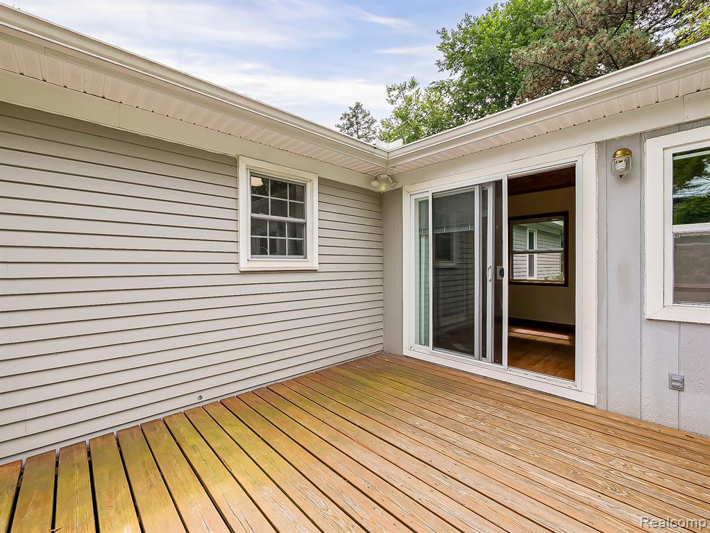 52010 11 Mile Road, South Lyon, MI 48178 — Photo 31
