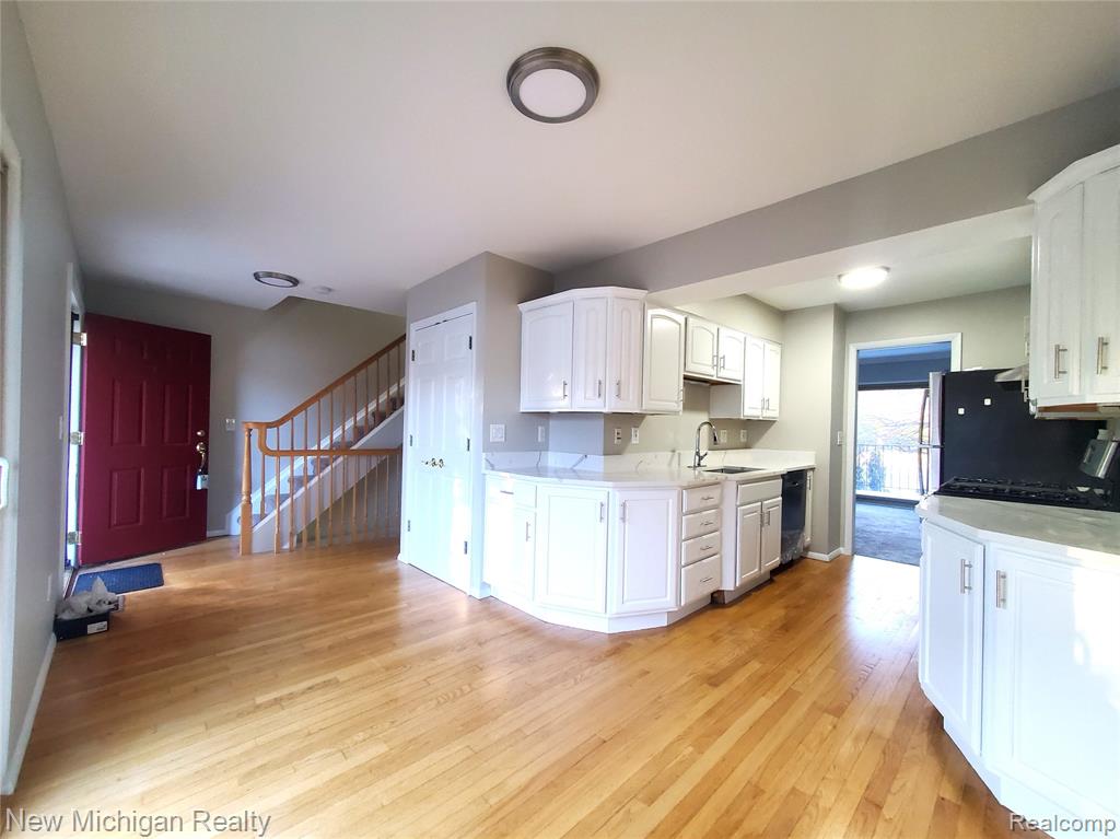 673 Oakbrook W, Rochester Hills, MI 48307 — Photo 12