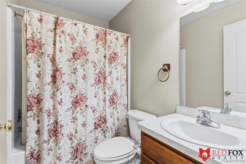 1199 Creek View Court, Burton, MI 48509 — Photo 10