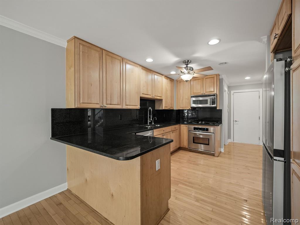 617 JAMES Circle, Royal Oak, MI 48067 — Photo 6