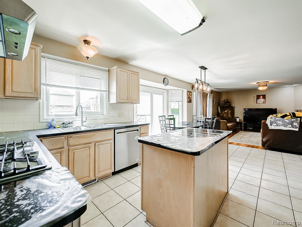 48199 Lafayette Drive, Macomb, MI 48044 — Photo 14