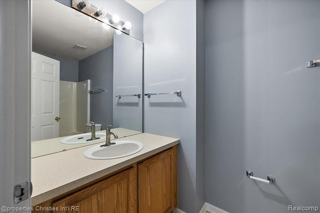 9773 RAVENSHIRE Drive, Ypsilanti, MI 48198 — Photo 27