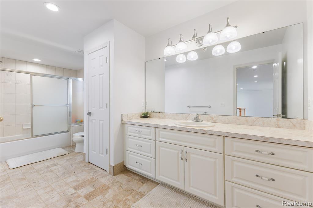 21675 Medallion Court, Macomb, MI 48044 — Photo 39