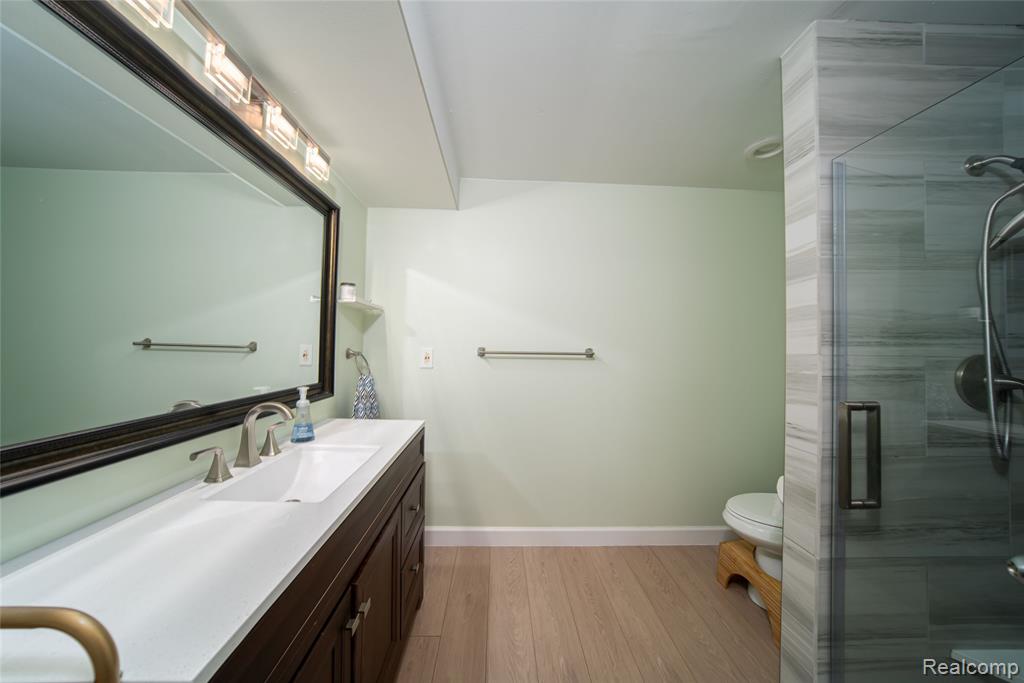 5590 Hillcrest Circle W, West Bloomfield, MI — Photo 14