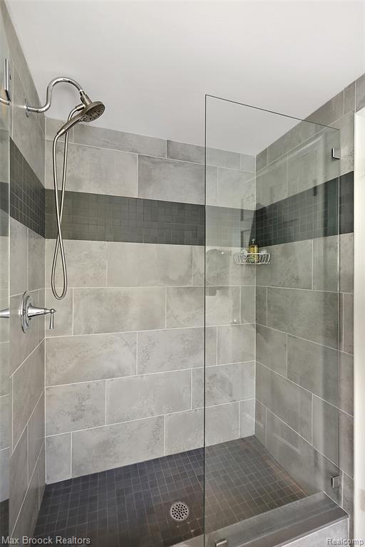 692 Bennington Drive, Bloomfield Hills, MI 48304 — Photo 24