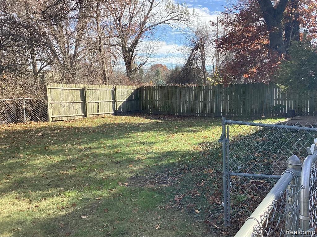 7491 PINCKNEY Road, Pinckney, MI 48169 — Photo 15